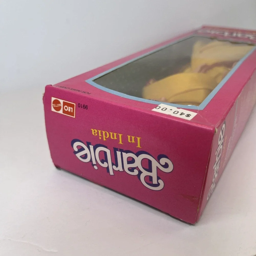 1993 Barbie in India #9910 Brunette Yellow Sari LEO Mattel NIB Vintage